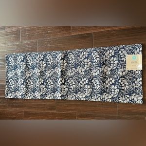 Martha Stewart Accent Rug Runner 20in x 55in easy care slip resistant rubber